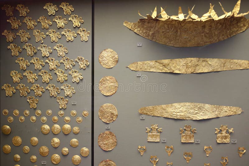 Mycenaean guld i museum av arkeologi, Aten, Grekland royaltyfri fotografi Mycenaean guld i museum av arkeologi, Aten, Grekland royaltyfri fotografi