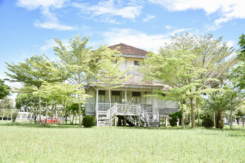 Mycket härligt trädgårdhus i Thailand arkivfoto Mycket härligt trädgårdhus i Thailand arkivfoto