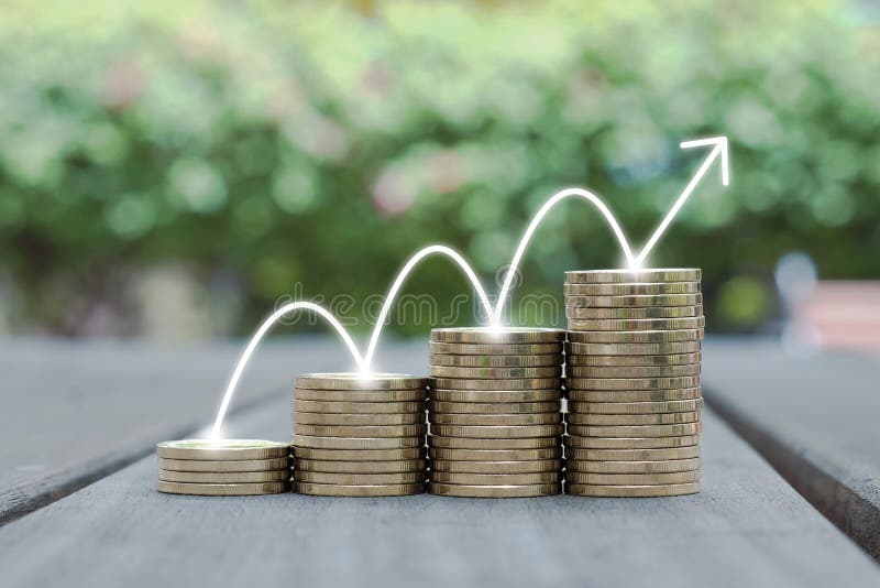 Myntstacken växer med linjepilar uppåt. finansierings- och investeringskoncept. fotografering för bildbyråer