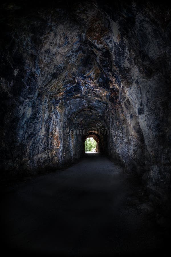Myra Canyon Tunnel Em Kelowna, BC, Canadá Imagem de Stock Imagem de