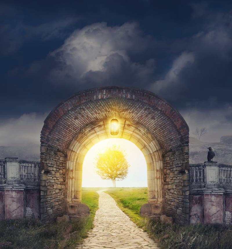 Mysteriöser Toreingang in den Träumen stockbild Mysteriöser Toreingang in den Träumen stockbild