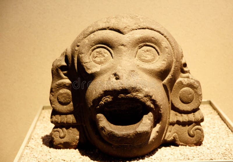 Mythologisch schepsel - Steendetails in het Museum van Antropologie in Mexico - 2
