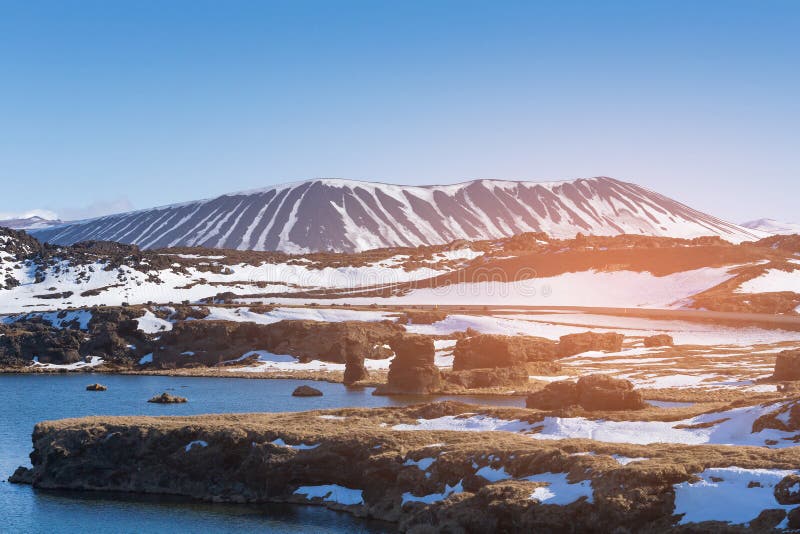 Myvatn wulkan z śnieżną pokrywą Iceland zdjęcia stock Myvatn wulkan z śnieżną pokrywą Iceland zdjęcia stock