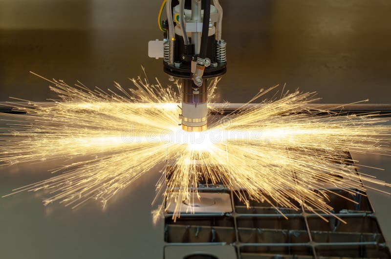Máquina de la industria de la trabajo de metalistería del corte del plasma imagenes de archivo Máquina de la industria de la trabajo de metalistería del corte del plasma imagenes de archivo