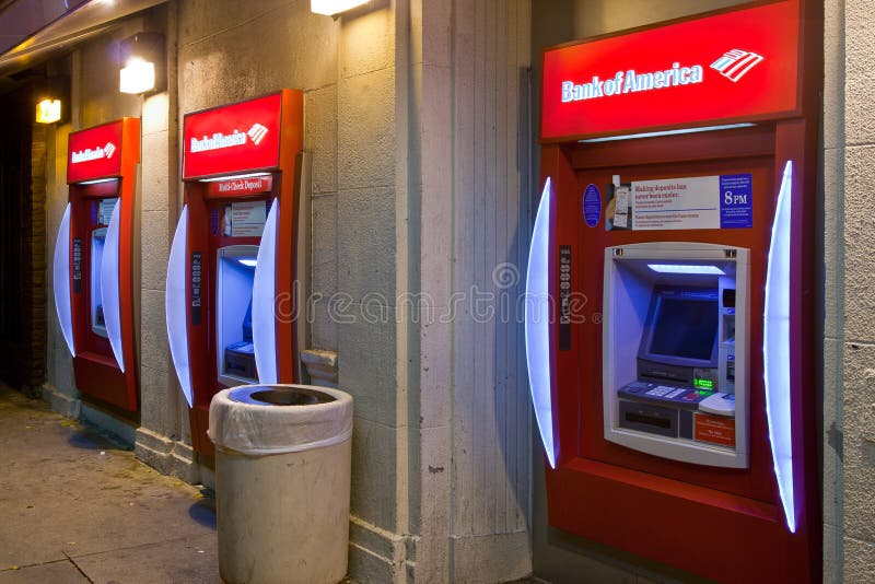Máquinas do ATM do Banco Americano na área da mais baixa classe imagens de stock Máquinas do ATM do Banco Americano na área da mais baixa classe imagens de stock