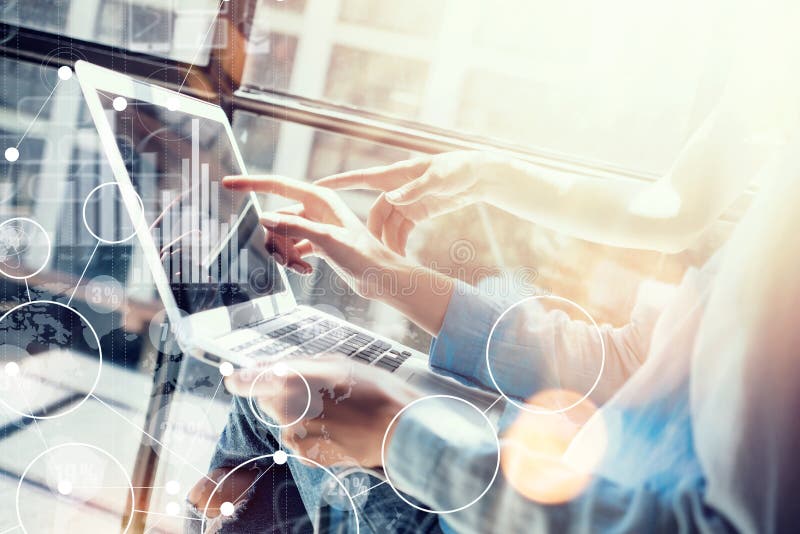Márketing virtual del interfaz del gráfico del icono de la conexión global que investiga proceso Los compañeros de trabajo de la fotos de archivo Márketing virtual del interfaz del gráfico del icono de la conexión global que investiga proceso Los compañeros de trabajo de la fotos de archivo