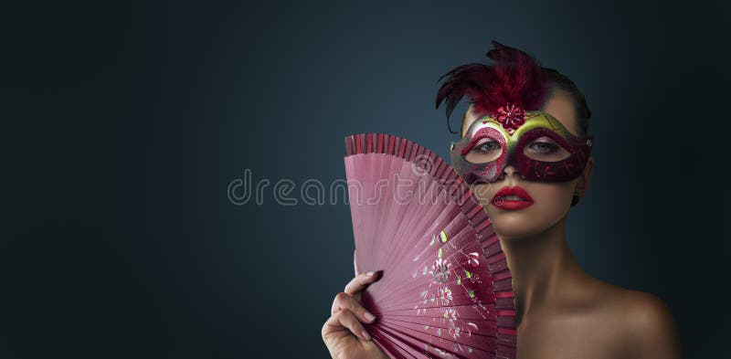 Máscara venetian vestindo do carnaval do disfarce da mulher imagens de stock Máscara venetian vestindo do carnaval do disfarce da mulher imagens de stock