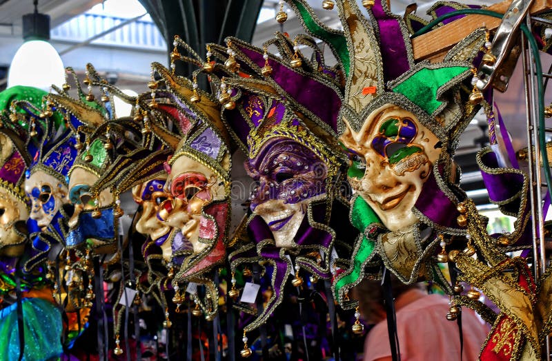 Máscaras en el mercado francés en New Orleans una ciudad de Luisiana en el río Misisipi, cerca del Golfo de México foto de archivo Máscaras en el mercado francés en New Orleans una ciudad de Luisiana en el río Misisipi, cerca del Golfo de México foto de archivo