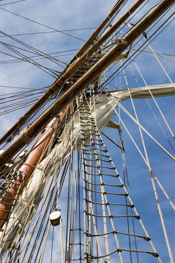 Mât grand de bateau photo stock. Image du historique 38990376