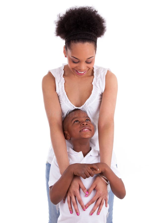 Mãe solteira afro-americano nova com seu filho - pessoas negras foto de stock Mãe solteira afro-americano nova com seu filho - pessoas negras foto de stock