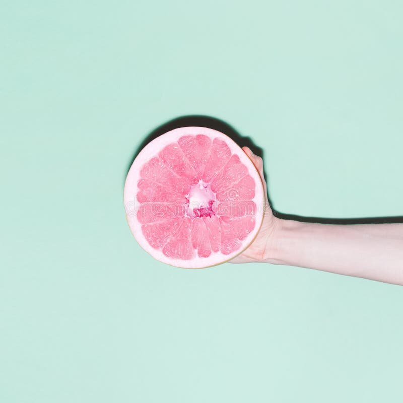 Mão e toranja, baunilha, estilo da forma foto de stock