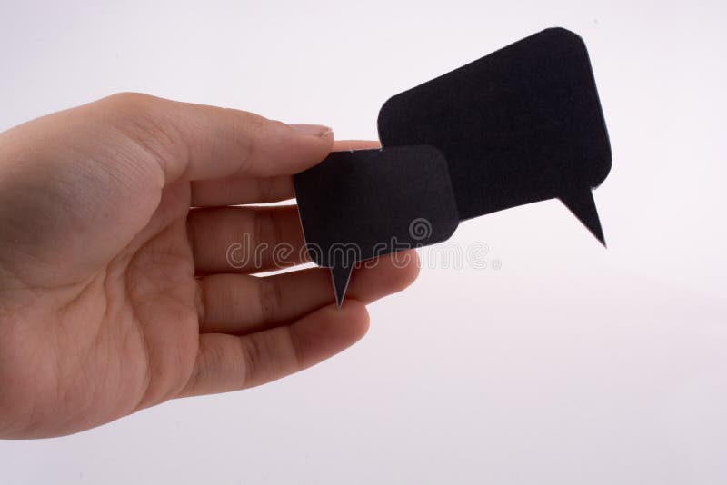 Mão a segurar caixas de diálogo imagem de stock