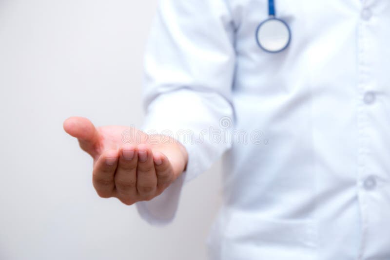 Mãos do médico com um gesto Isolado no fundo branco fotos de stock Mãos do médico com um gesto Isolado no fundo branco fotos de stock