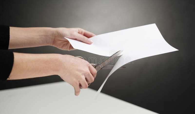 Mãos do papel da estaca da pessoa imagens de stock Mãos do papel da estaca da pessoa imagens de stock