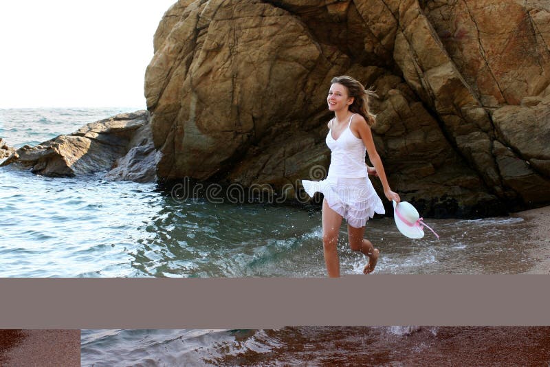 Mädchen auf dem Strand stockbild Mädchen auf dem Strand stockbild