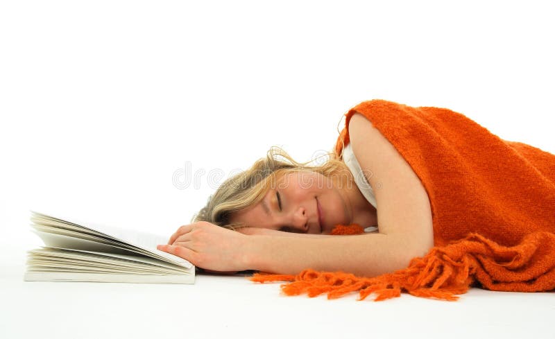 Mädchen gefallenes schlafendes mit einem Buch lizenzfreie stockfotografie Mädchen gefallenes schlafendes mit einem Buch lizenzfreie stockfotografie