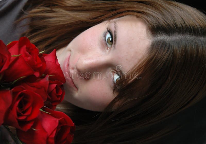 Mädchen mit roten Rosen stockbilder Mädchen mit roten Rosen stockbilder