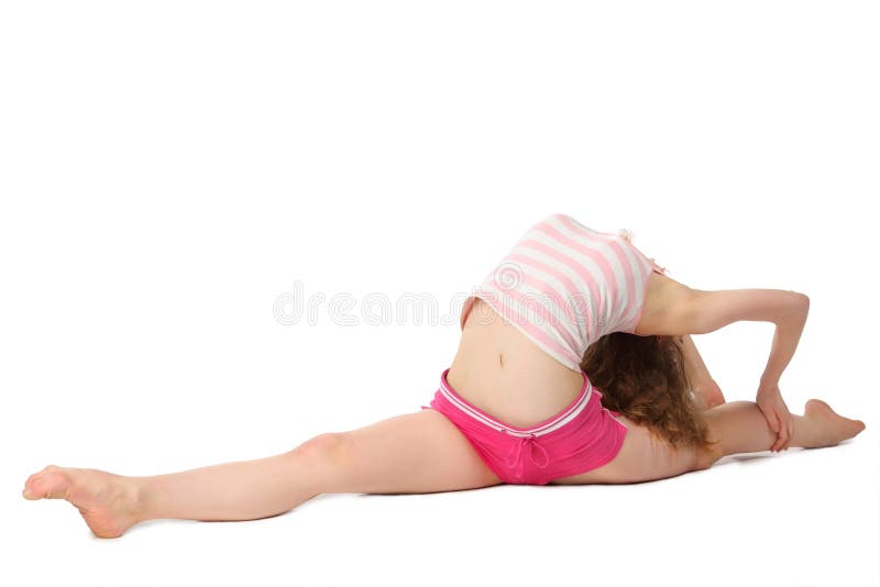 Mädchen tut gymnastische Übung