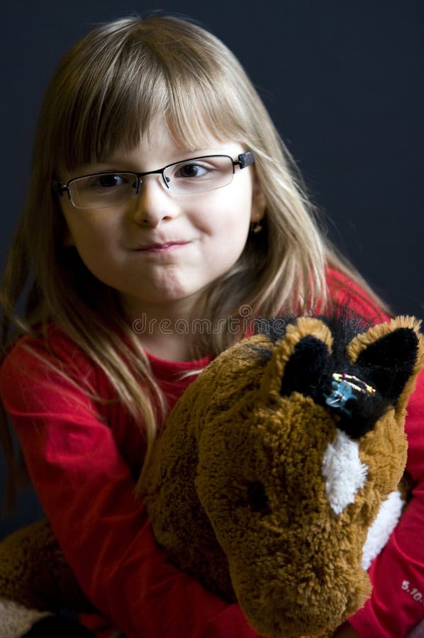  Foto zu Mädchen Und Weiches Spielzeug Stockbild - Bild von teddy, spiel: 9484987 