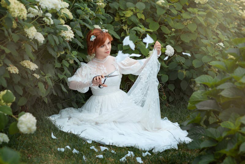 Mädchenschnittkleid lizenzfreie stockfotografie Mädchenschnittkleid lizenzfreie stockfotografie