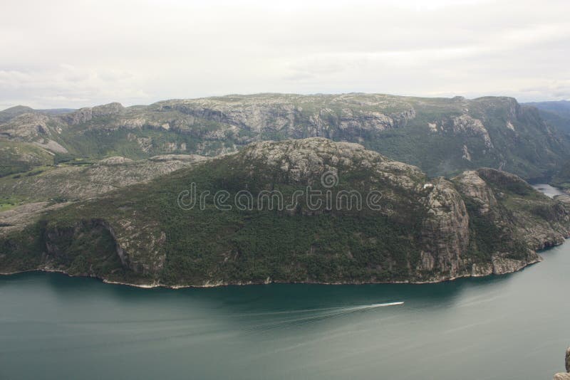 Mäktig Lysefjord fjord och Preikestolen i Norge Skandinavien arkivbilder Mäktig Lysefjord fjord och Preikestolen i Norge Skandinavien arkivbilder