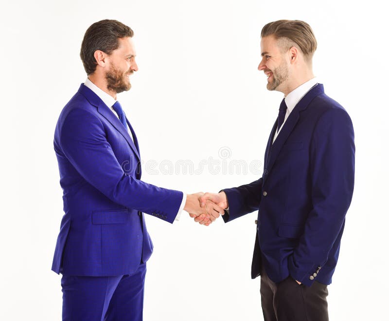 Män i dräkter eller affärsmän rymmer händer i handskakning arkivbilder Män i dräkter eller affärsmän rymmer händer i handskakning arkivbilder