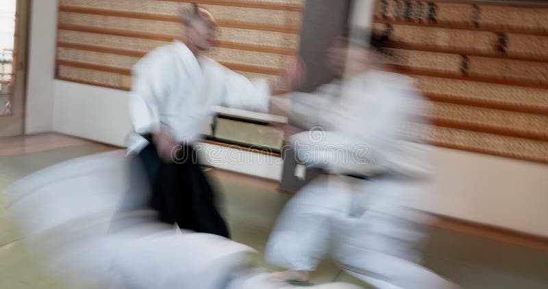 Männer aikido Kämpfen und Selbstverteidigung für Trainingspraxis und schwarze Gürtelstudenten für Kampfkunst. Sensei