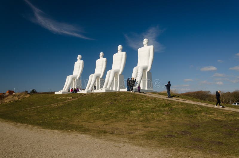 Männer treffen die Seestatue, Esbjerg, Dänemark lizenzfreie stockfotos Männer treffen die Seestatue, Esbjerg, Dänemark lizenzfreie stockfotos