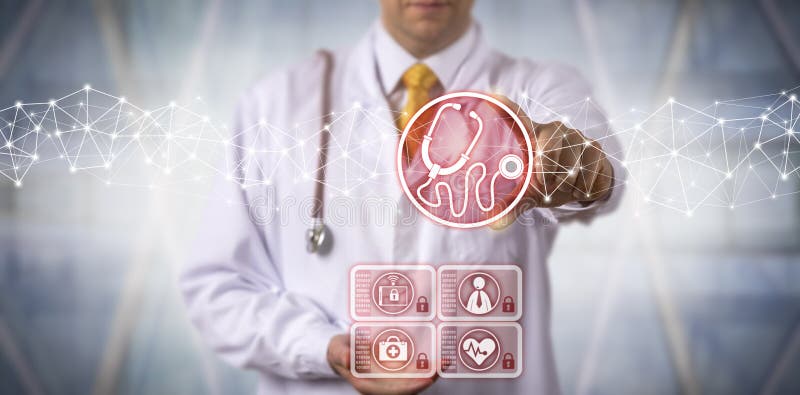 Männlicher Diagnostiker, der virtuelle Stethoskop-APP verwendet lizenzfreies stockbild Männlicher Diagnostiker, der virtuelle Stethoskop-APP verwendet lizenzfreies stockbild