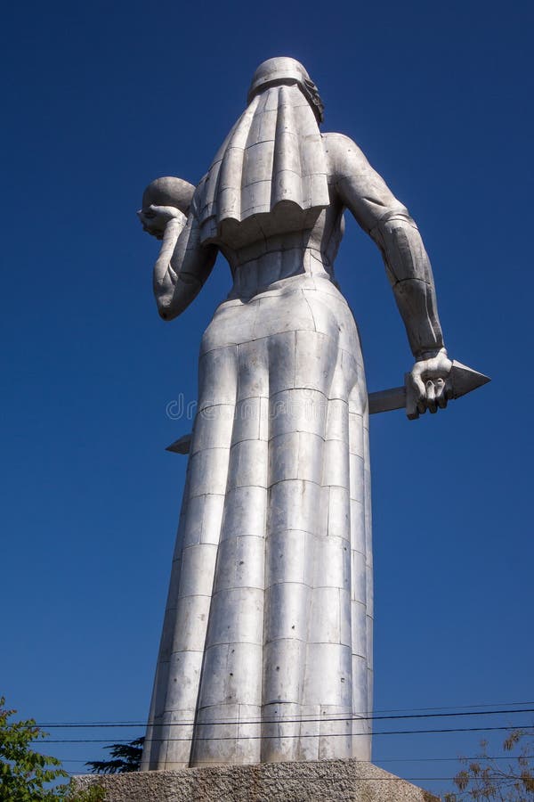 Mère de statue de la Géorgie dans les tiflis photographie stock libre de droits Mère de statue de la Géorgie dans les tiflis photographie stock libre de droits