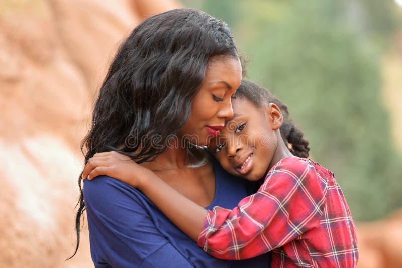 Mère et enfant affectueux photographie stock Mère et enfant affectueux photographie stock