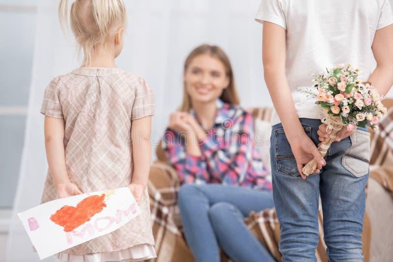 Mère et enfants Parenting le concept de soin d'amour de maternité photo stock Mère et enfants Parenting le concept de soin d'amour de maternité photo stock