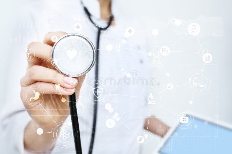 Médecin travaillant avec l'interface moderne d'écran virtuel d'ordinateur Technologie de médecine et concept de soins de santé image stock Médecin travaillant avec l'interface moderne d'écran virtuel d'ordinateur Technologie de médecine et concept de soins de santé image stock