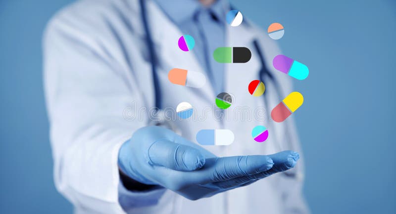 Médico caucasiano com pílulas médicas fotos de stock