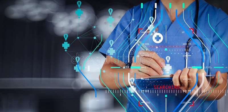 Médico que trabalha com placa da nota como o conce médico da rede imagens de stock Médico que trabalha com placa da nota como o conce médico da rede imagens de stock