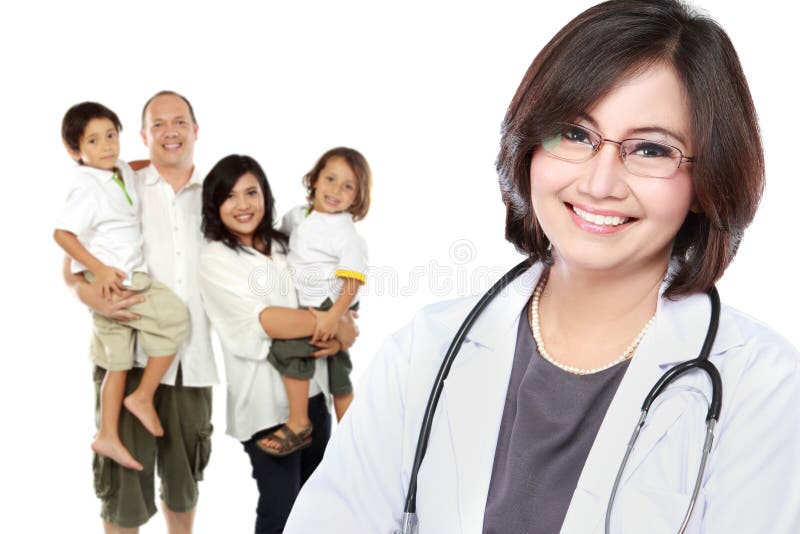 Médico sonriente Concepto de la atención sanitaria de la familia imagen de archivo Médico sonriente Concepto de la atención sanitaria de la familia imagen de archivo