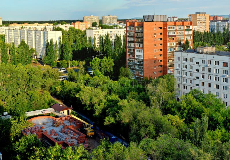 Même la vue du temple du séraphin de Sarov en construction photo stock Même la vue du temple du séraphin de Sarov en construction photo stock