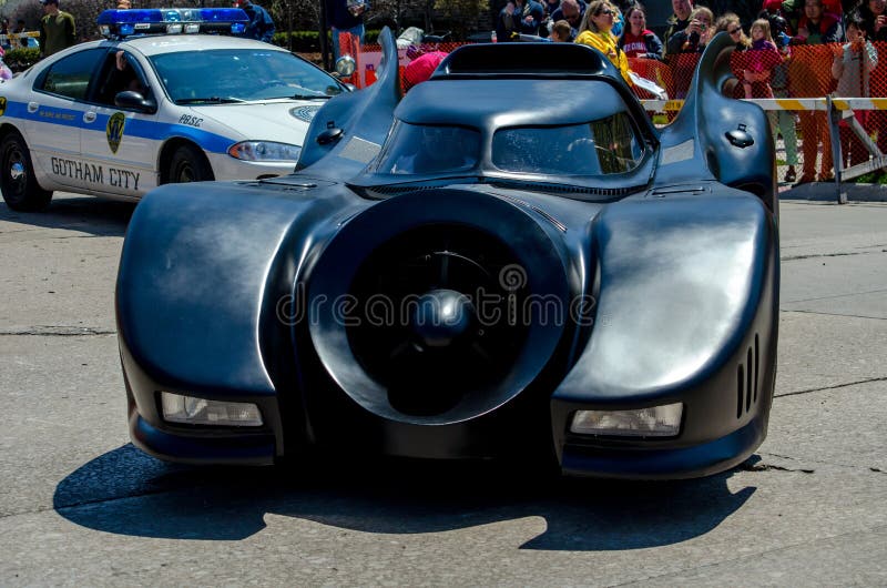 Móvil del palo con la escolta policial fotografía de archivo