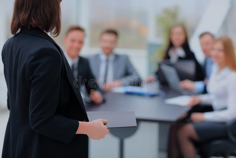 Mówca przy Biznesową konferencją i prezentacją fotografia stock Mówca przy Biznesową konferencją i prezentacją fotografia stock