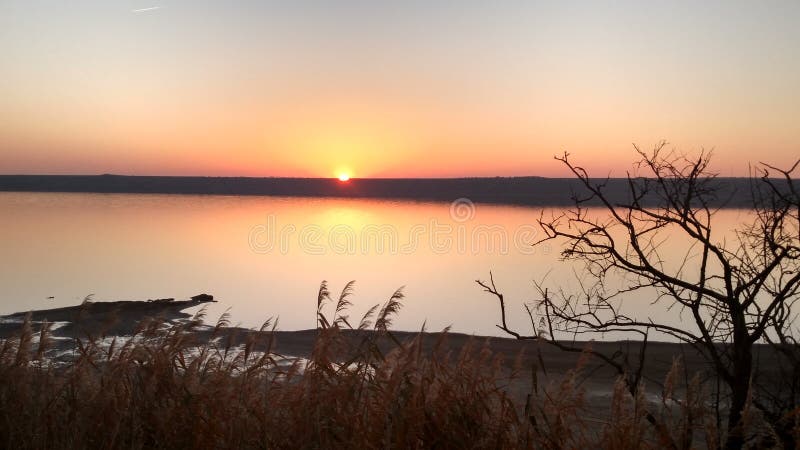 Mündung Kuyalnik bei Sonnenuntergang lizenzfreie stockbilder Mündung Kuyalnik bei Sonnenuntergang lizenzfreie stockbilder
