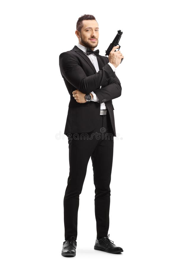 Mężczyzna w garniturze trzymający broń