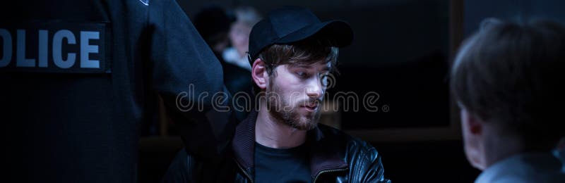 Mężczyzna w przesłuchanie pokoju fotografia stock
