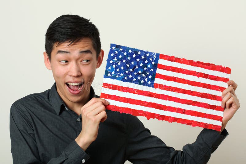 Młoda Azjatycka studencka pokazuje USA flaga państowowa zdjęcia stock Młoda Azjatycka studencka pokazuje USA flaga państowowa zdjęcia stock