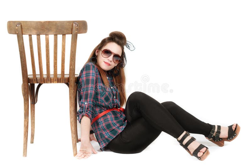 Młoda piękna kobieta w retro stylowej szpilce zdjęcie stock Młoda piękna kobieta w retro stylowej szpilce zdjęcie stock