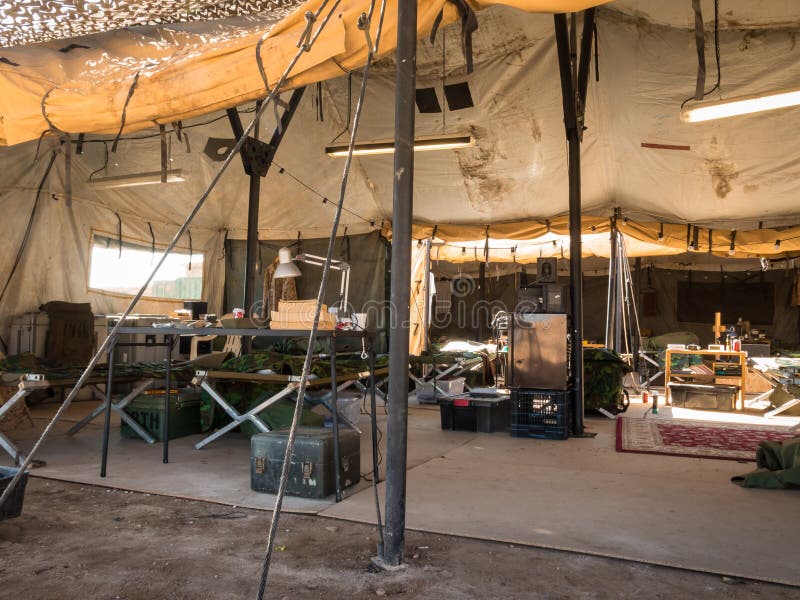 Na inside wojsko namiot