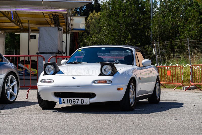 NA mx 5 Miata Mazda в montjuic шоу автомобиля цепи Барселоны духа стоковые изображения rf NA mx 5 Miata Mazda в montjuic шоу автомобиля цепи Барселоны духа стоковые изображения rf
