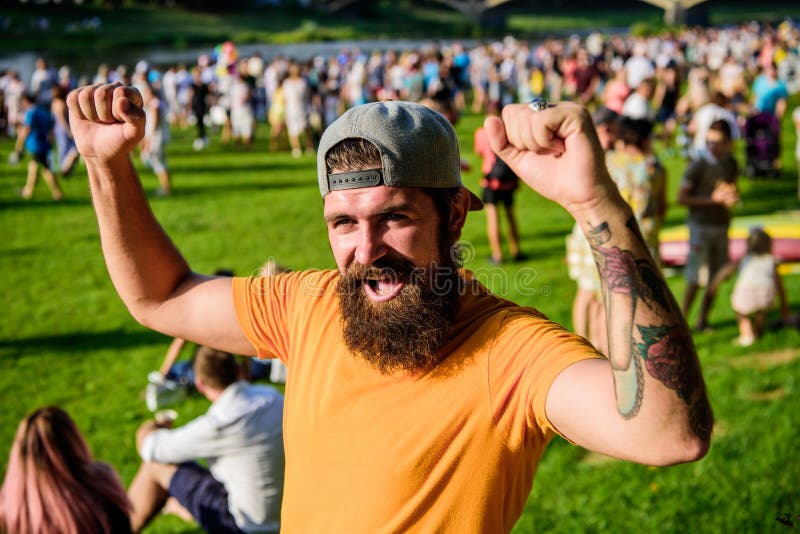 na wolnym powietrzu koncert Fan strefa Festiwal Muzyki poj?cia rozrywki odosobniony biel Wizyty lata festiwal Lata fest modniś w fotografia royalty free na wolnym powietrzu koncert Fan strefa Festiwal Muzyki poj?cia rozrywki odosobniony biel Wizyty lata festiwal Lata fest modniś w fotografia royalty free