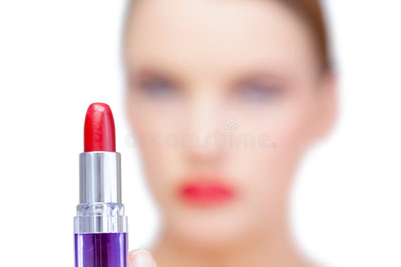 Naakt blondemodel die rode lippenstift houden stock foto Naakt blondemodel die rode lippenstift houden stock foto