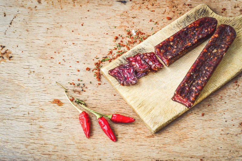Naar huis gemaakte salami stock afbeeldingen Naar huis gemaakte salami stock afbeeldingen