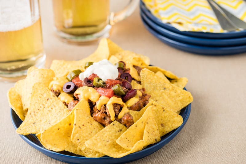 Nachos Mit Rindfleisch, Jalapeno Pfeffert, Oliven, Tomate, Bohnen ... Nachos Mit Rindfleisch, Jalapeno Pfeffert, Oliven, Tomate, Bohnen ...